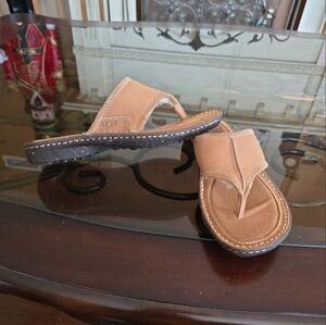 UGG Tan Sandals Classic Flip-Flops